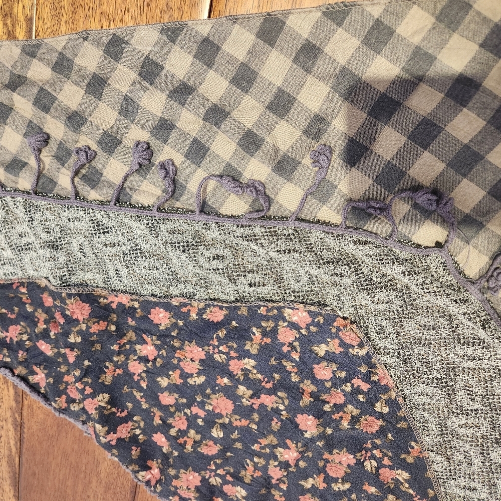 Layered neck scarf - Picture 2 of 3
